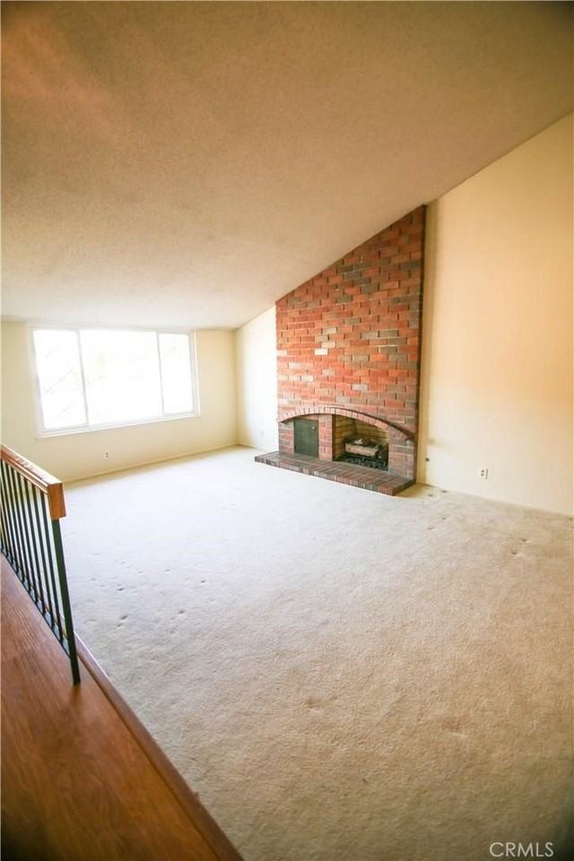 6064 Lawrence St - Photo 3 of 10