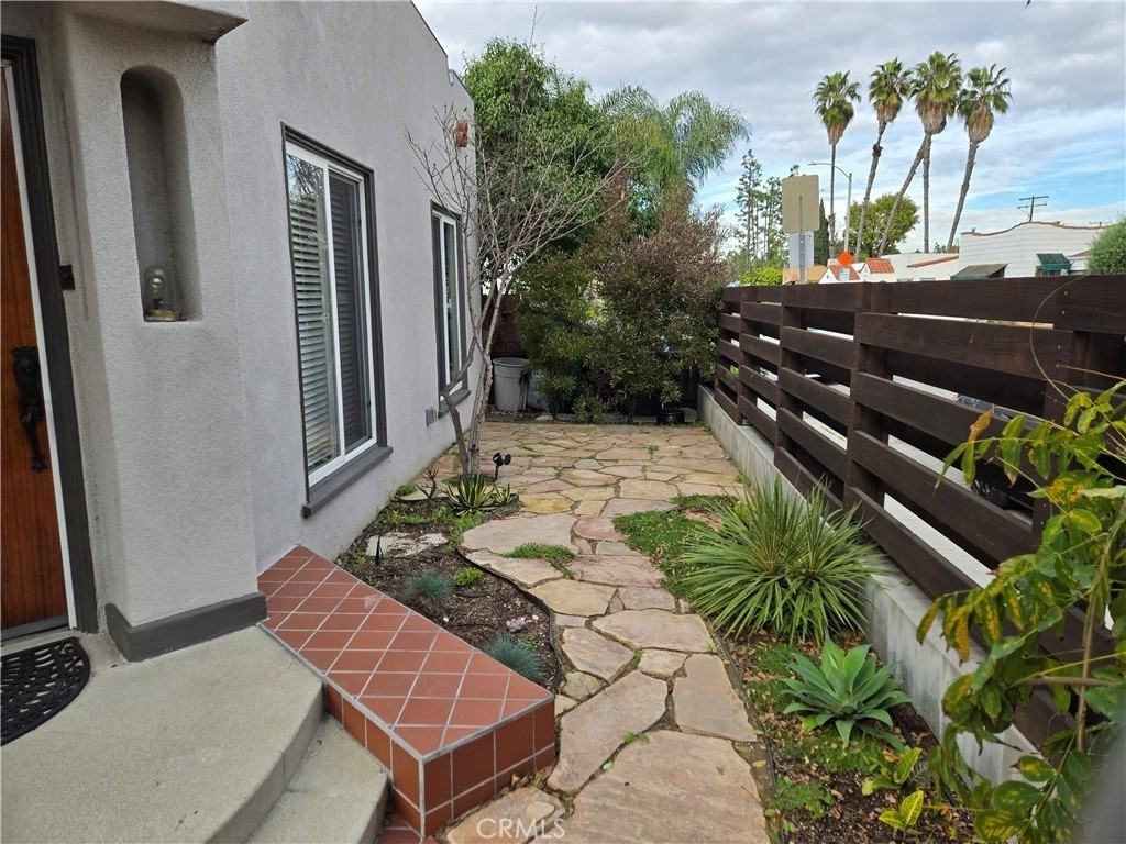 4979 E 14th St - Photo 5 of 26