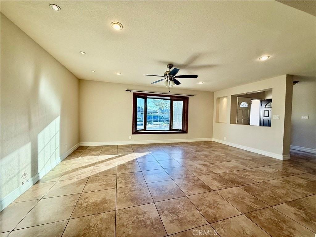 2241 E Oshkosh Ave - Photo 2 of 39