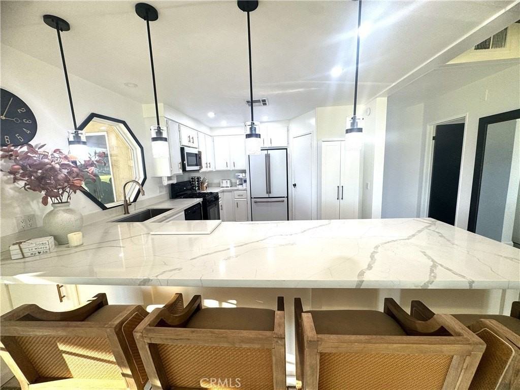 38250 Azalea Dr - Photo 4 of 30