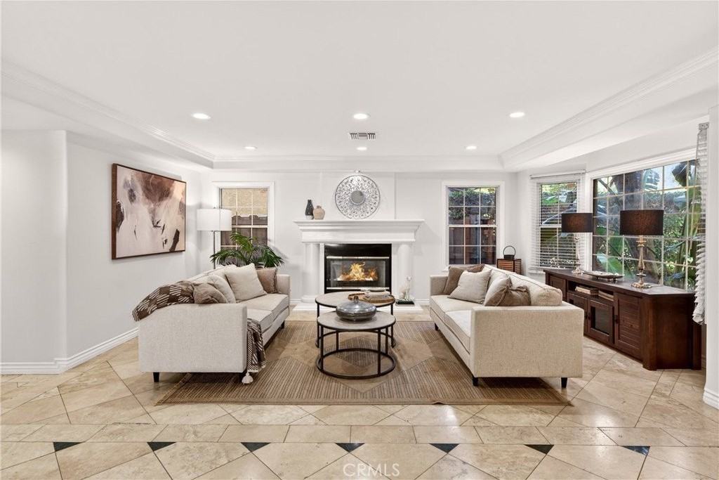 4115 Laurelgrove Ave - Photo 6 of 44