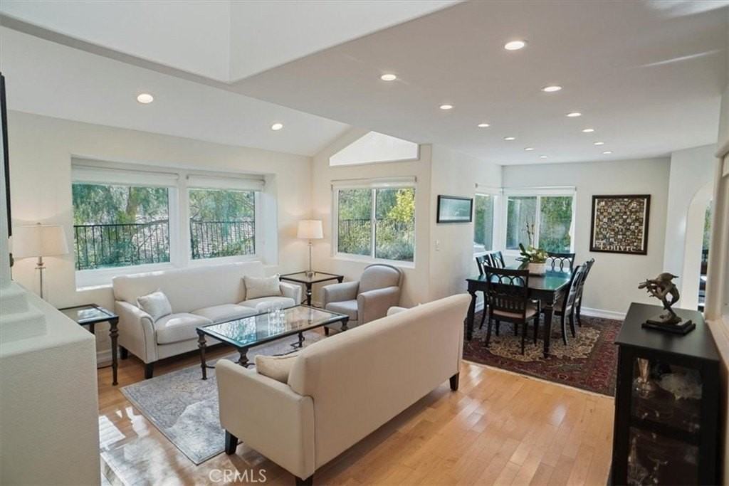 29732 Strawberry Hill Dr - Photo 2 of 22