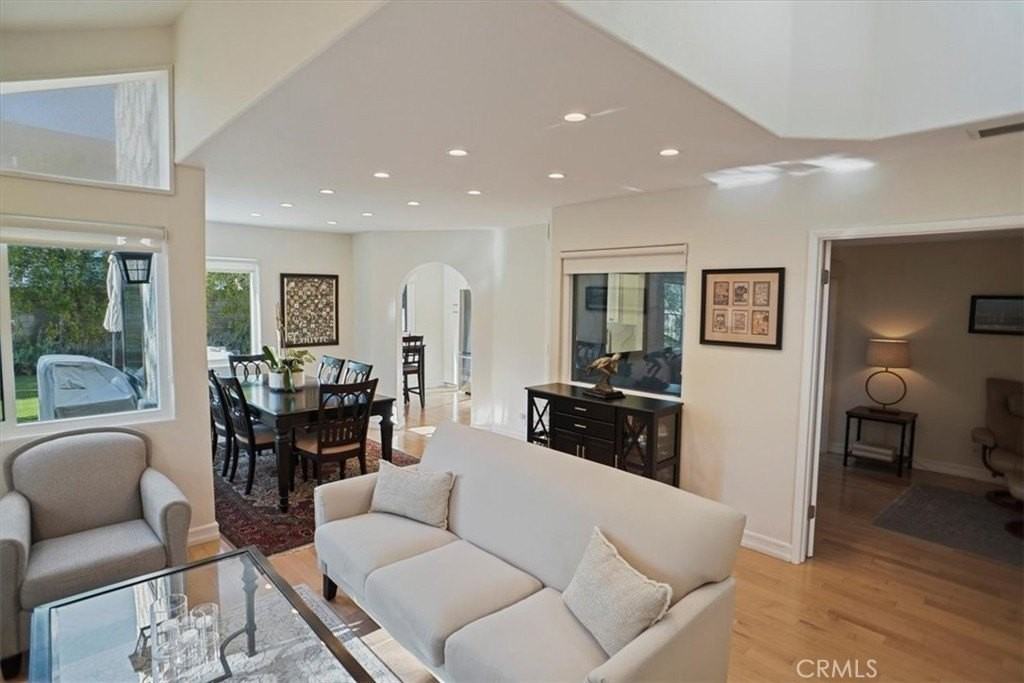 29732 Strawberry Hill Dr - Photo 3 of 22