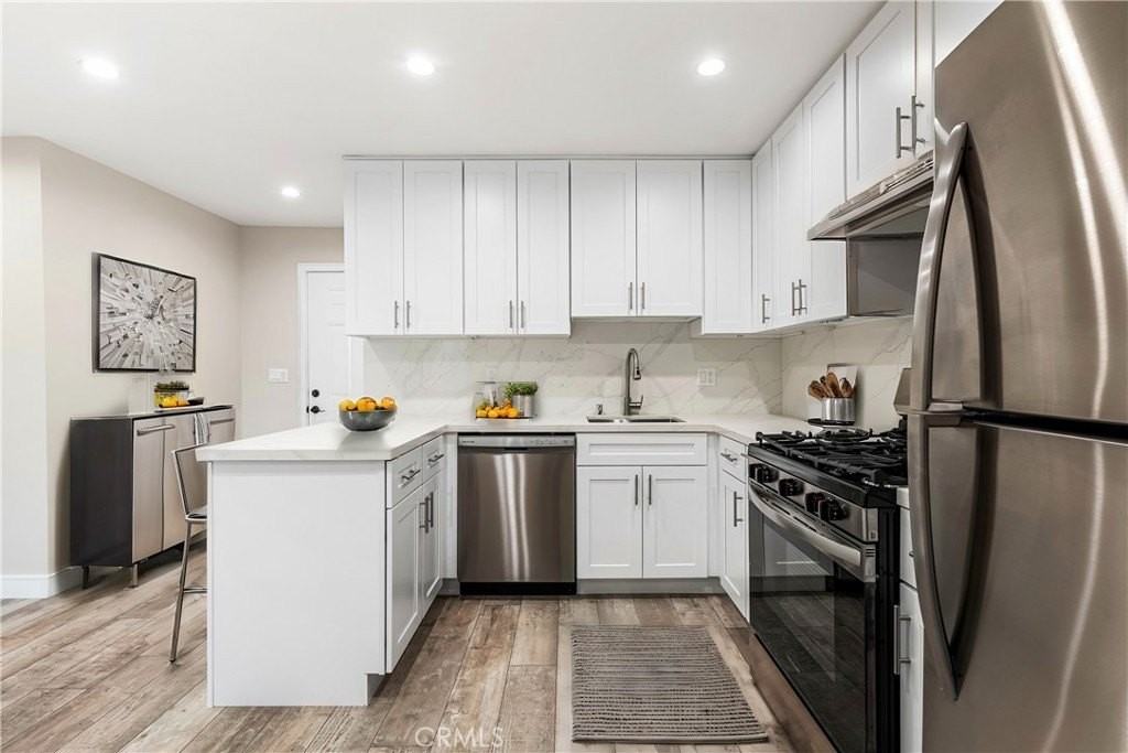 2057 N Vermont Ave - Photo 4 of 9