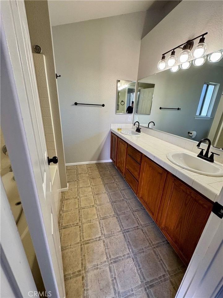 2105 Villines Ave - Photo 7 of 15