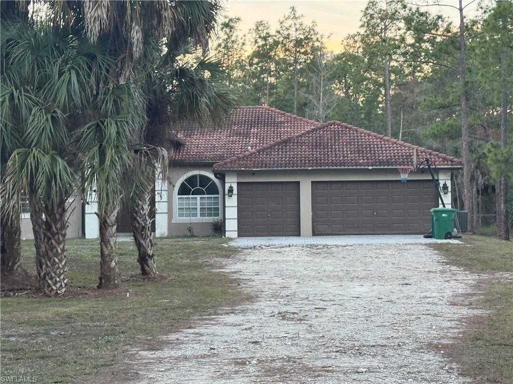 871 Desoto Blvd S - Photo 2 of 35