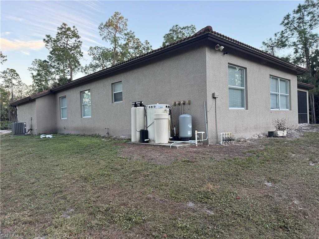 871 Desoto Blvd S - Photo 5 of 35