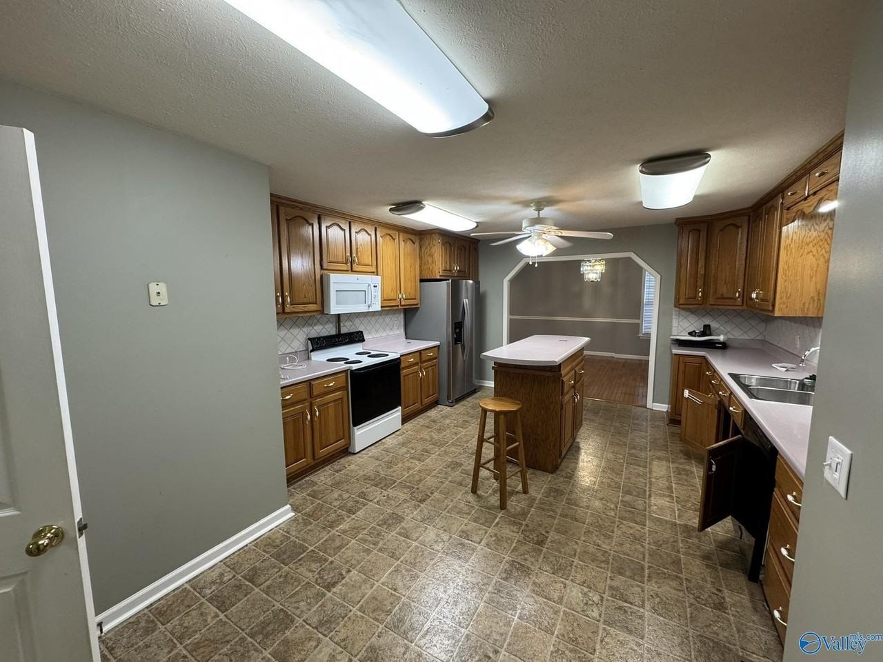 104 Cypress Cir - Photo 4 of 19