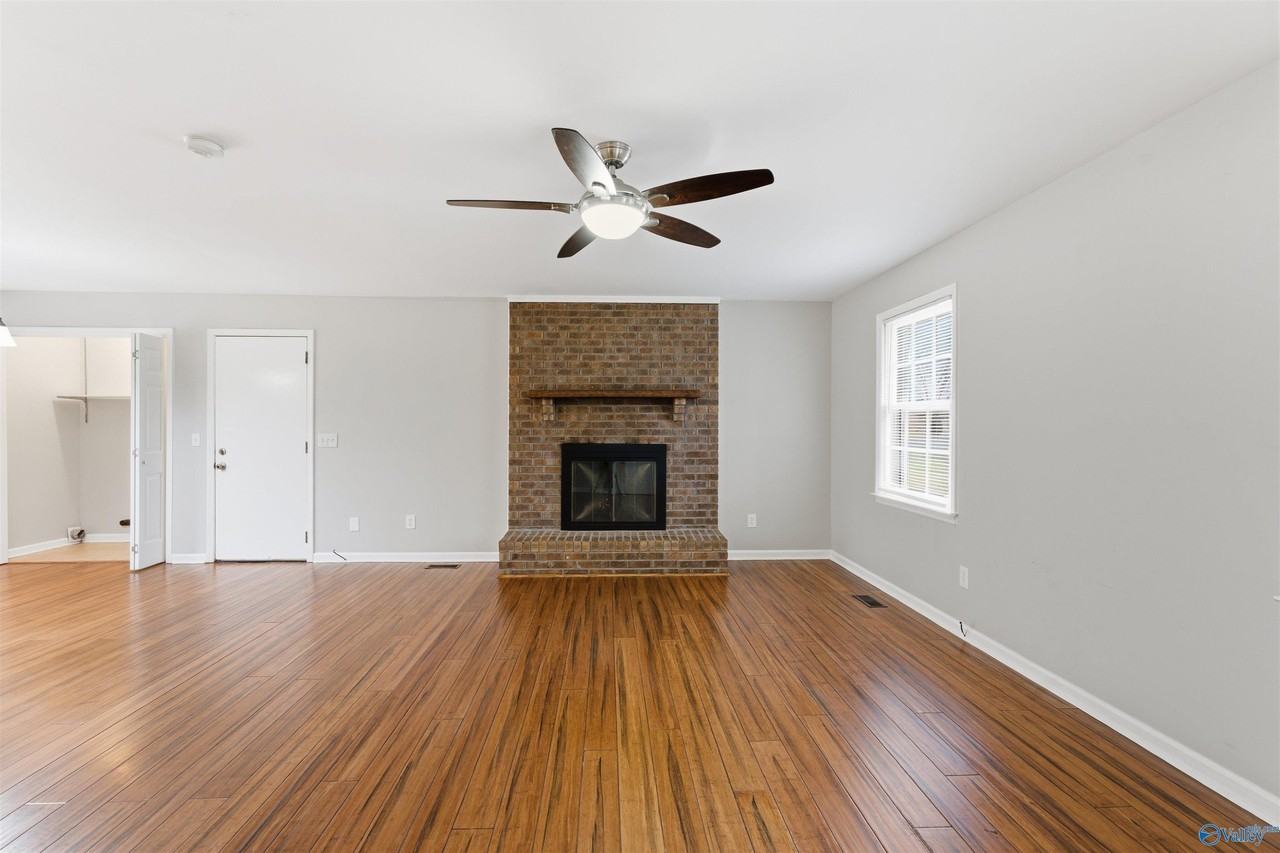 121 Grayson Ave - Photo 5 of 25