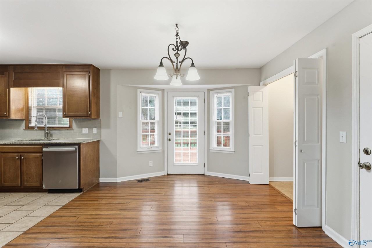 121 Grayson Ave - Photo 7 of 25