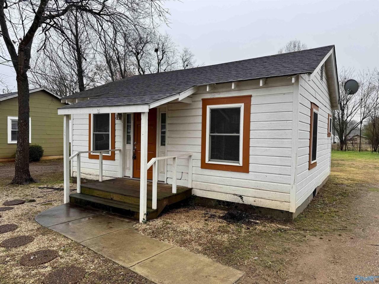 807 2nd Ave - Photo 2 of 7