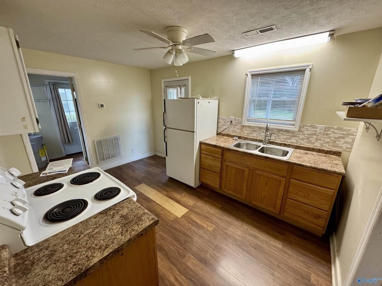 807 2nd Ave - Photo 4 of 7