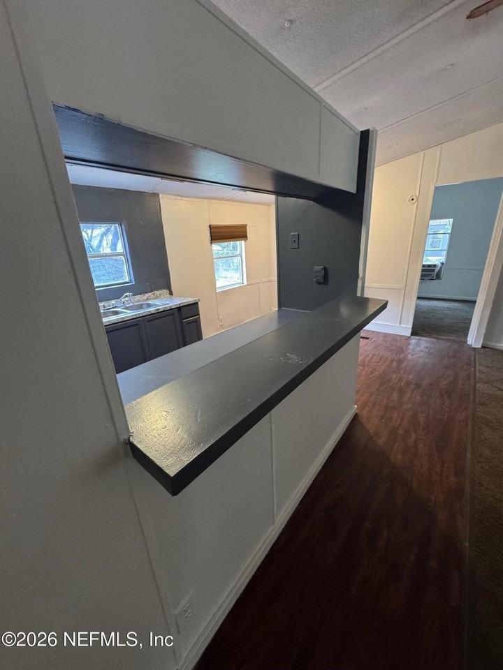 3521 Whitehall St - Photo 5 of 10