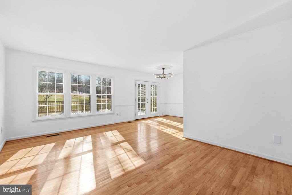 11733 Becket St - Photo 3 of 27