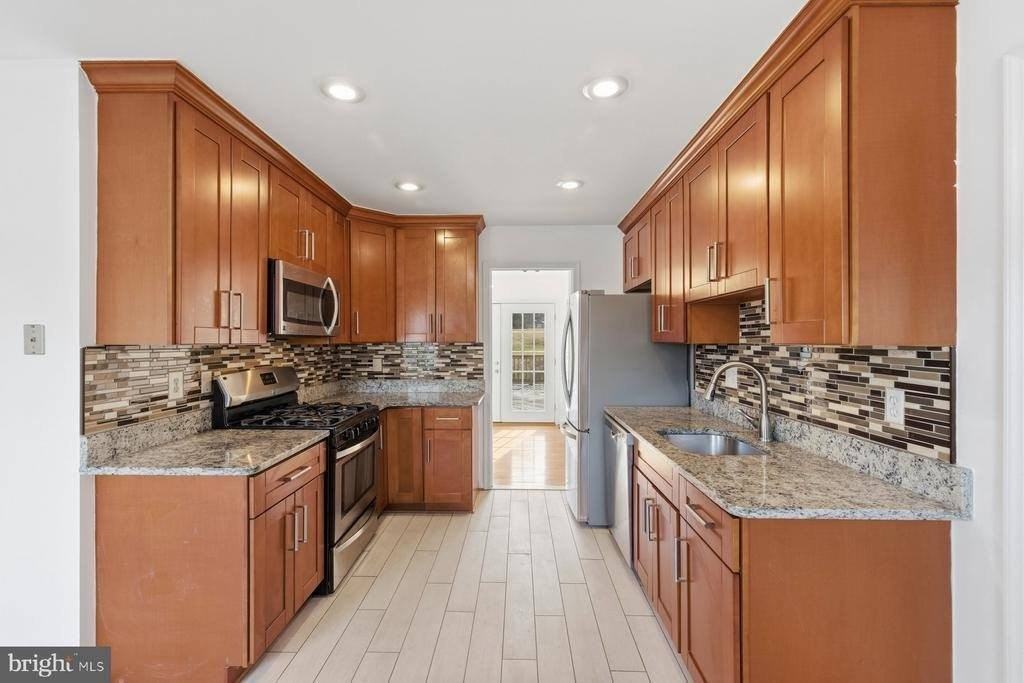 11733 Becket St - Photo 4 of 27