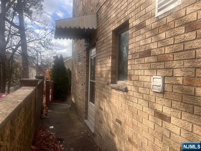 384 Roosevelt St - Photo 2 of 14