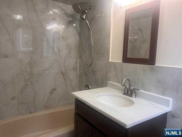 384 Roosevelt St - Photo 6 of 14