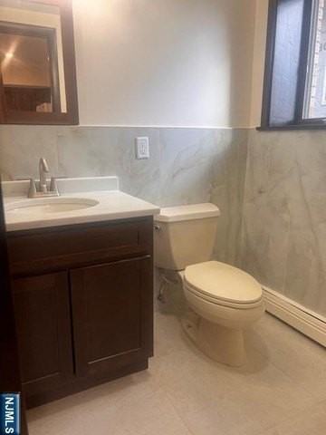 384 Roosevelt St - Photo 7 of 14