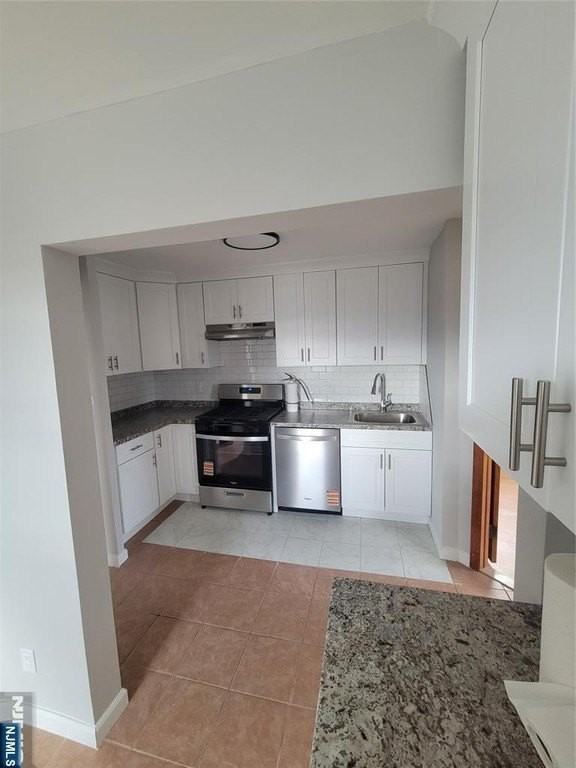 140 Clinton Pl - Photo 2 of 16