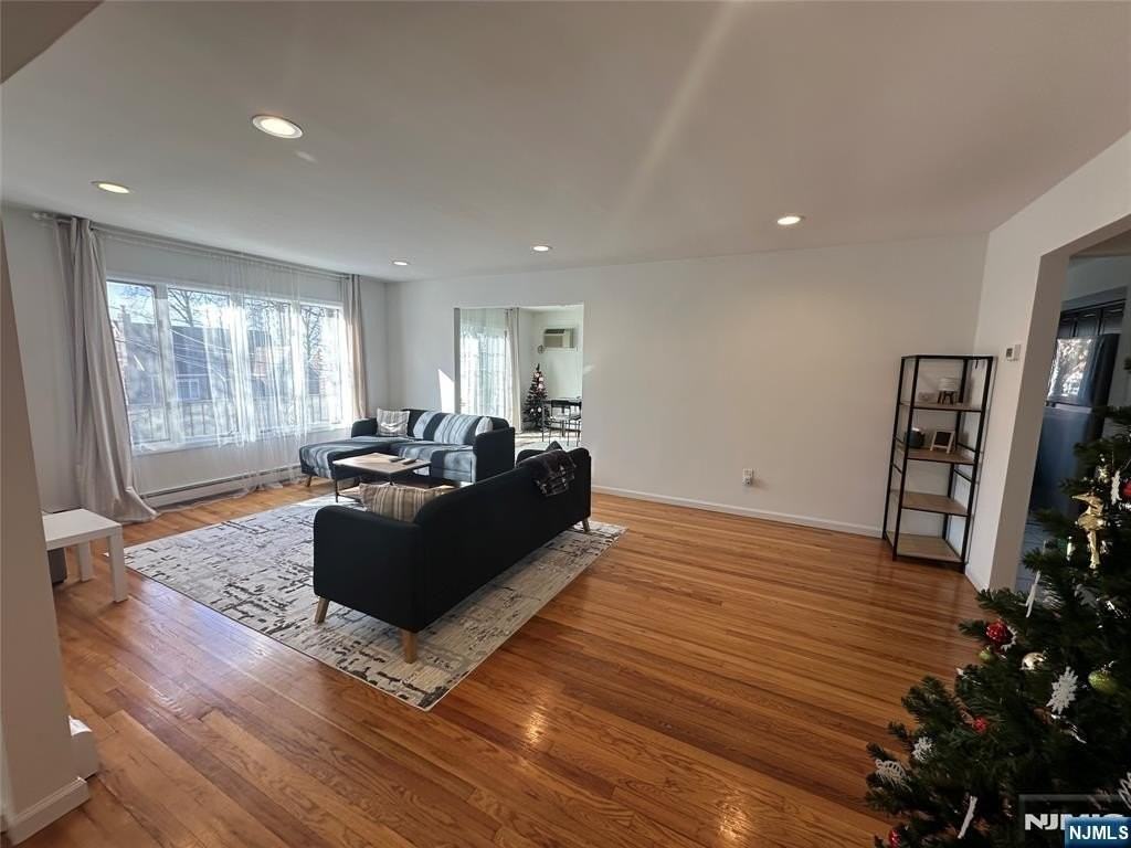 531 Day Ave - Photo 2 of 20