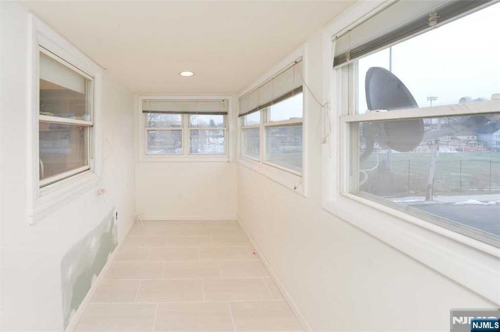 52 Elizabeth St - Photo 7 of 15