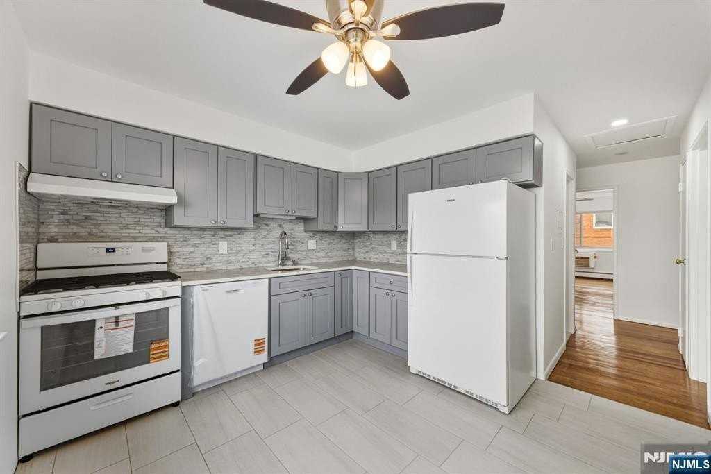 1474 68th St - Photo 4 of 13