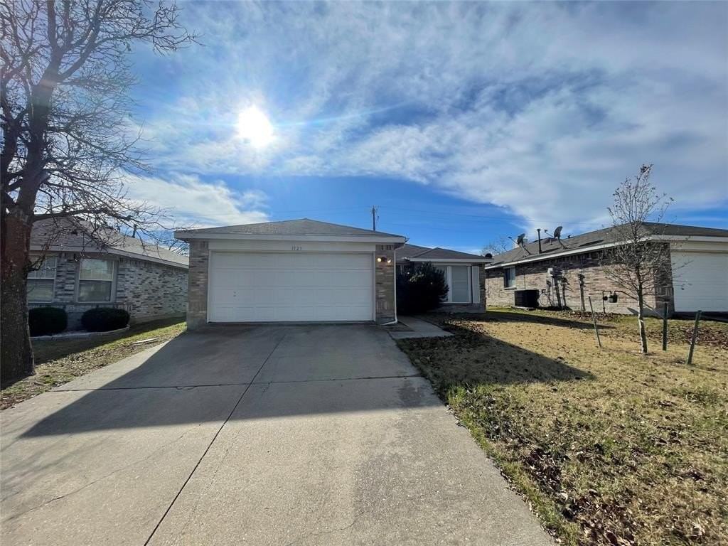 1123 Singletree Dr - Photo 2 of 10