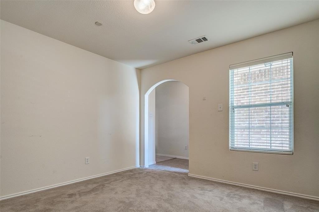 9948 Fleetwood Dr - Photo 5 of 36