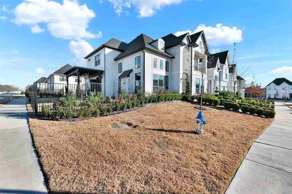 3201 Matisse Ln - Photo 2 of 39