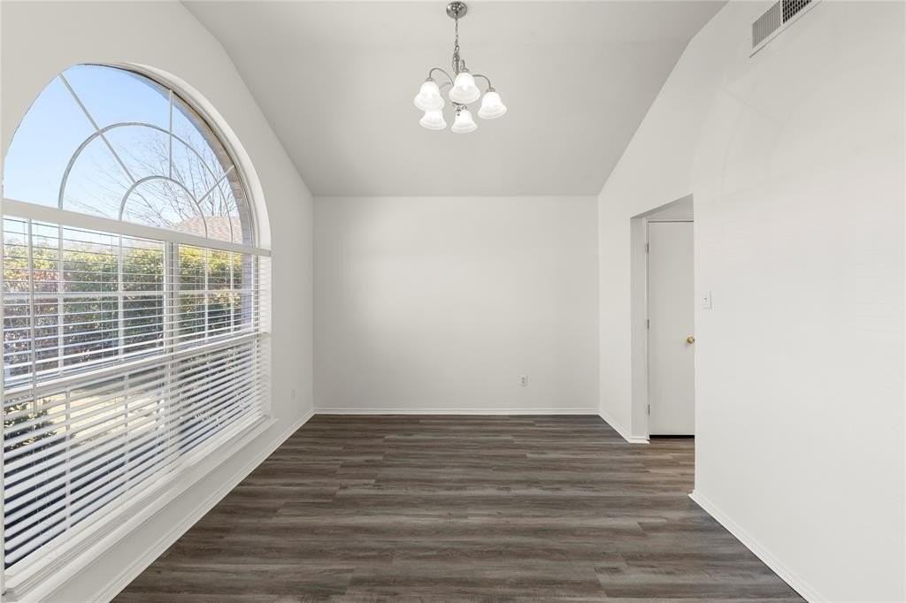 3709 Martha Ln - Photo 4 of 27