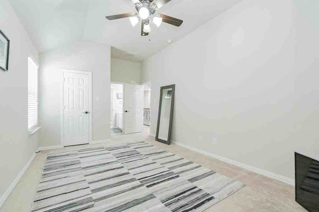 12215 Belmeade Dr - Photo 4 of 39