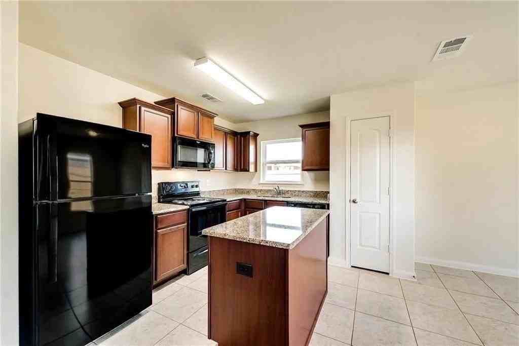 1201 Lombardy - Photo 3 of 16