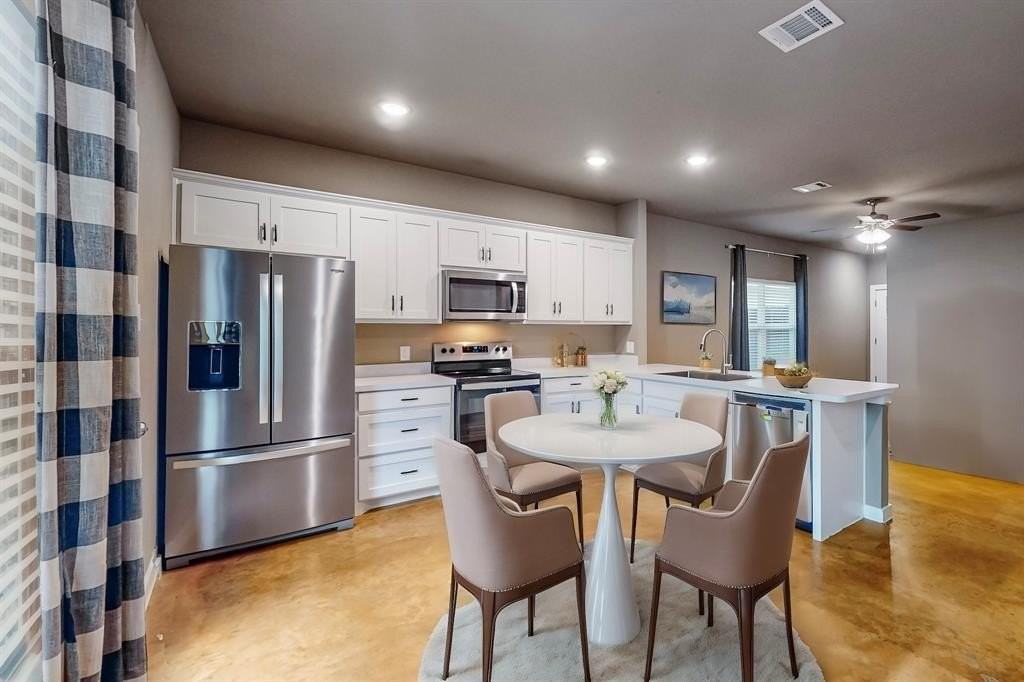 209 S Baugh St - Photo 3 of 31