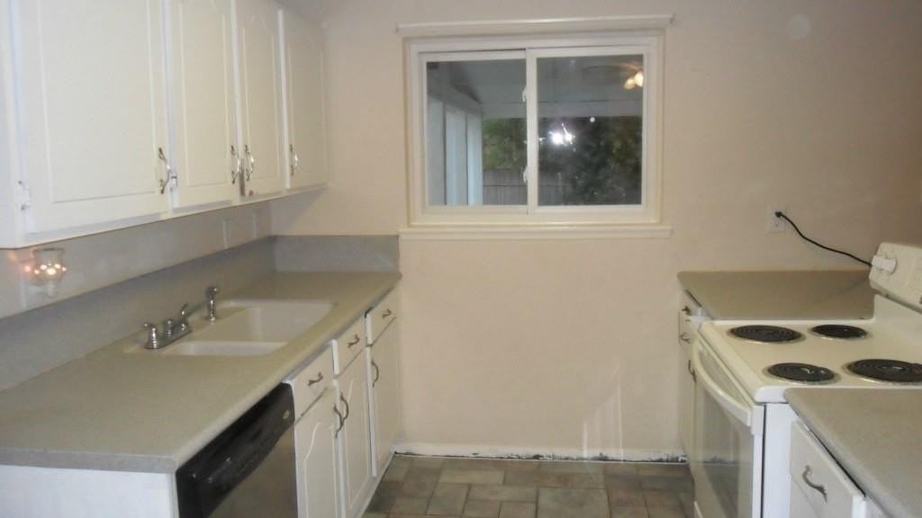 646 Roaming Road Dr - Photo 3 of 10