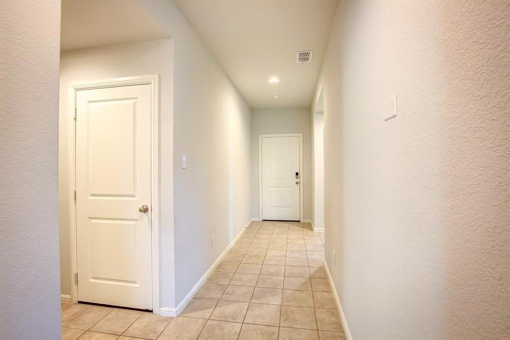 16513 Milwaukee St - Photo 5 of 40