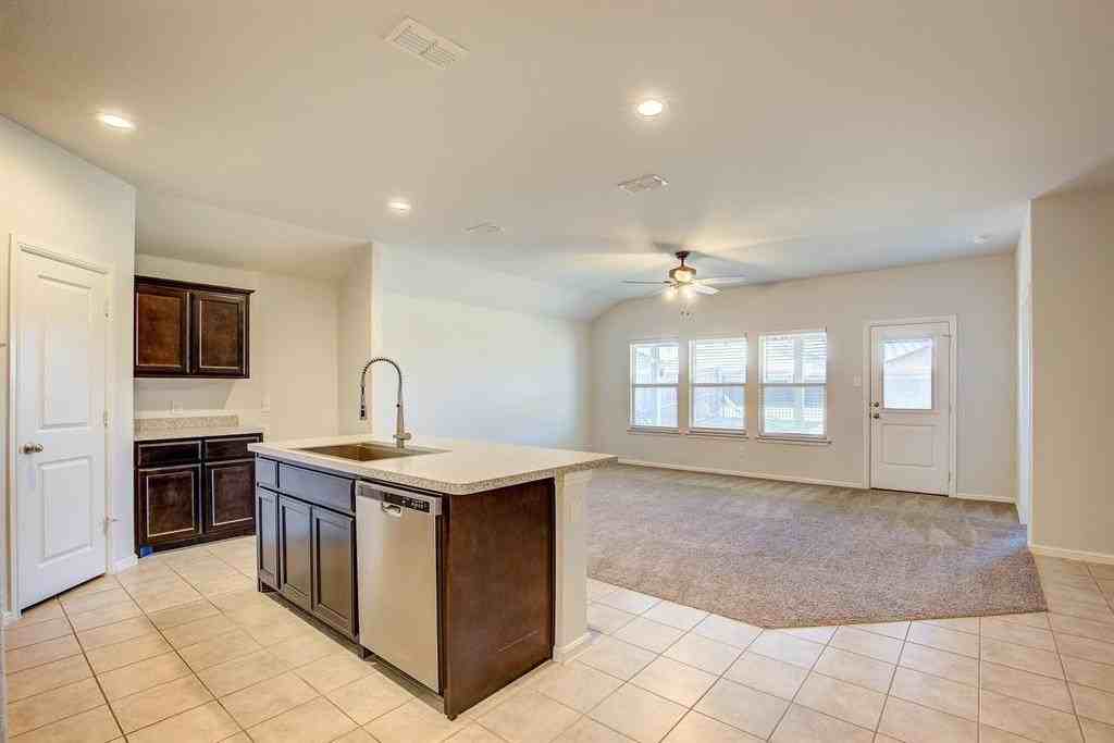 16513 Milwaukee St - Photo 7 of 40