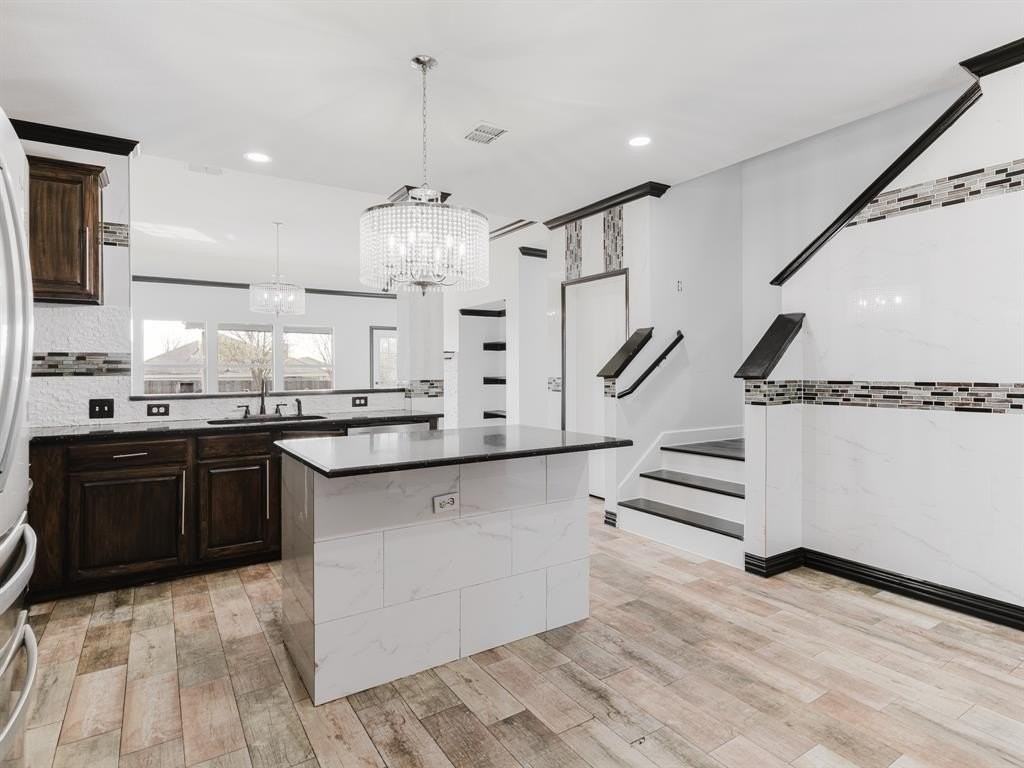 1733 Elm St - Photo 5 of 25