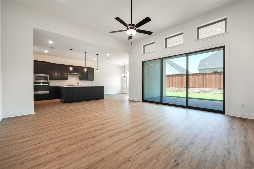 4304 Glen Rose St - Photo 7 of 35