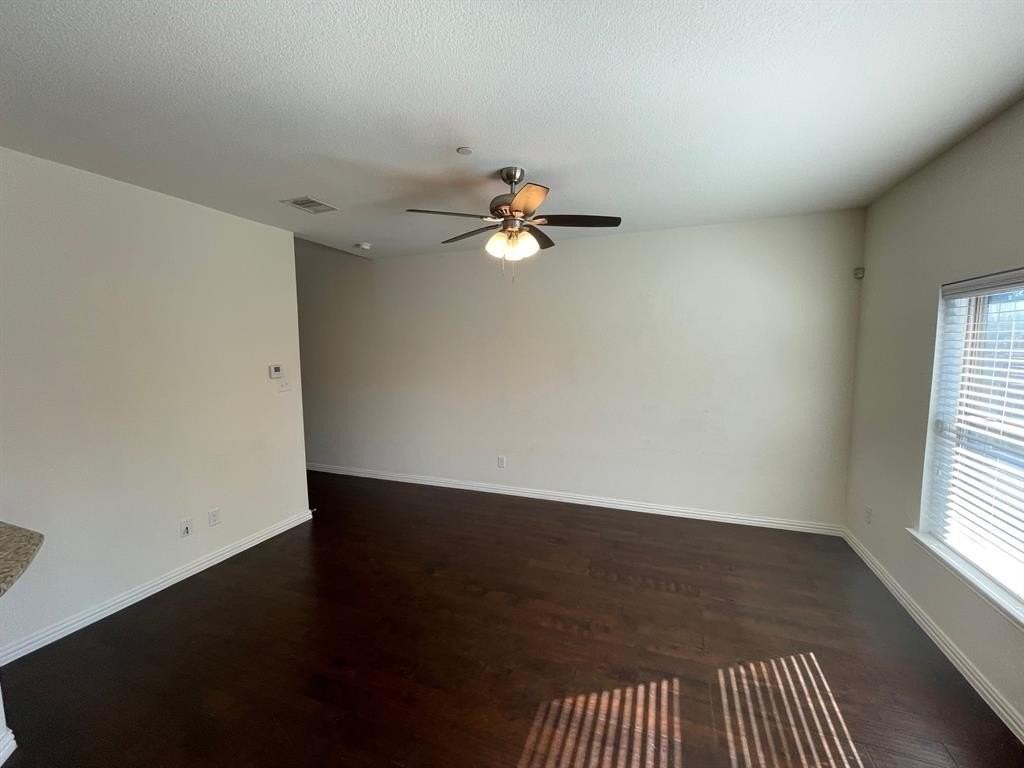 4776 Bridgewater St - Photo 3 of 24