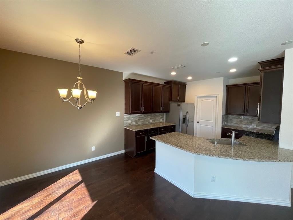 4776 Bridgewater St - Photo 4 of 24