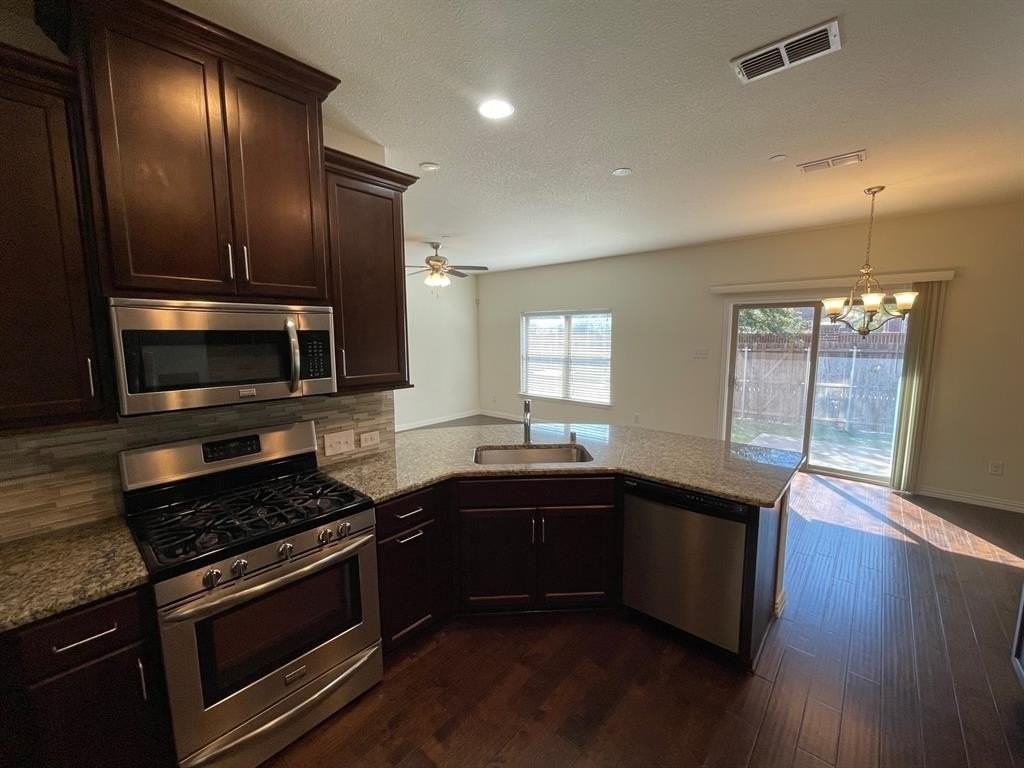 4776 Bridgewater St - Photo 6 of 24