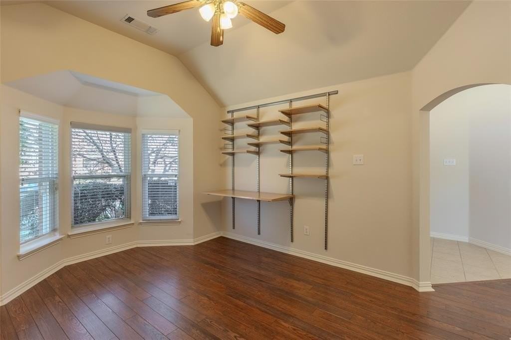 3925 Sharondale Dr - Photo 6 of 31