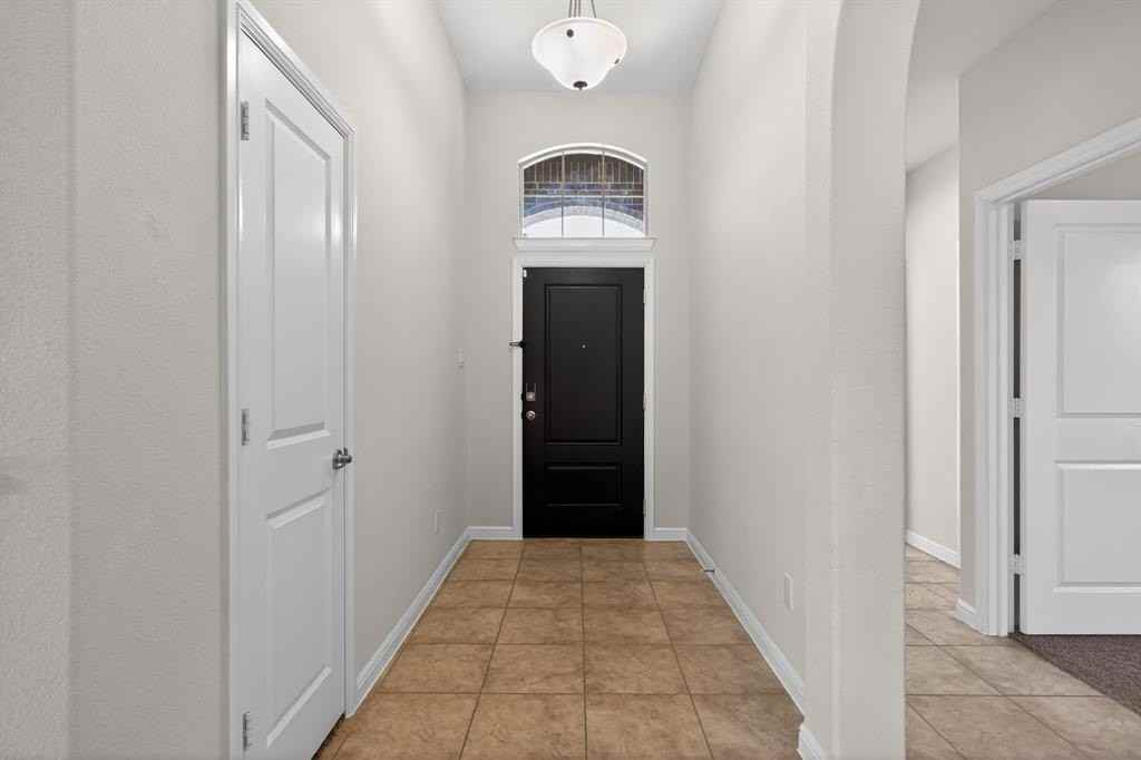 520 Pendennis Dr - Photo 2 of 30