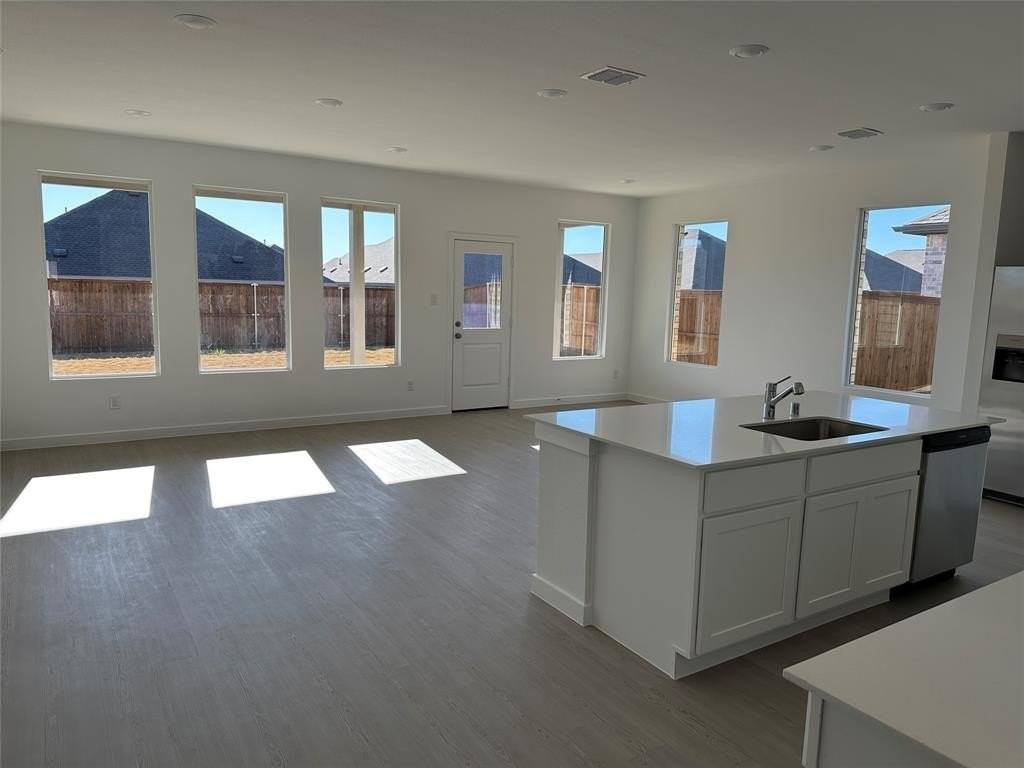 620 Mare Dr - Photo 3 of 20