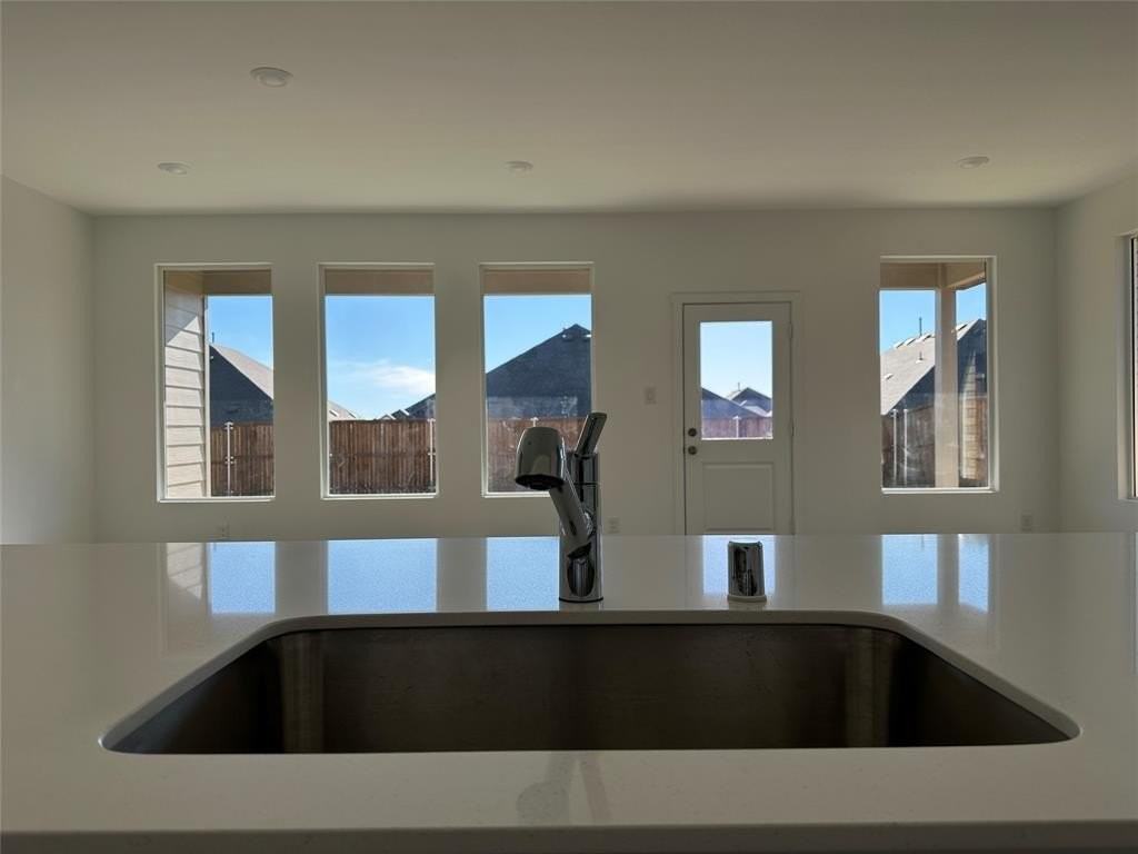 620 Mare Dr - Photo 4 of 20