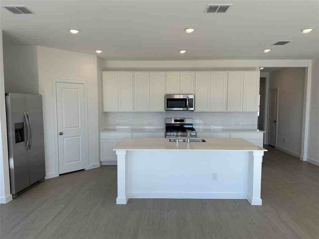 620 Mare Dr - Photo 5 of 20