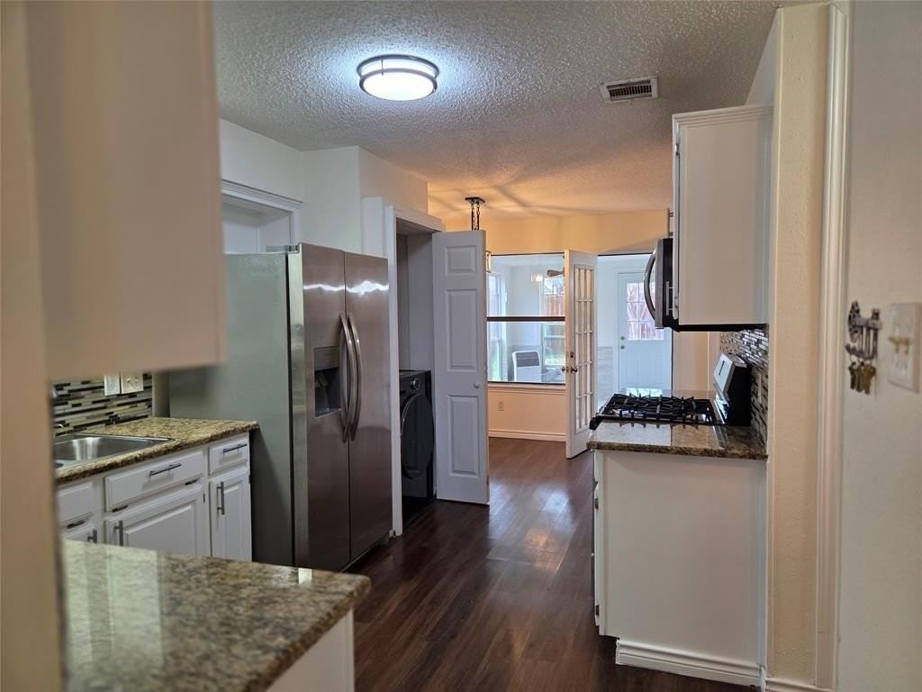 452 Leisure Ln - Photo 7 of 22