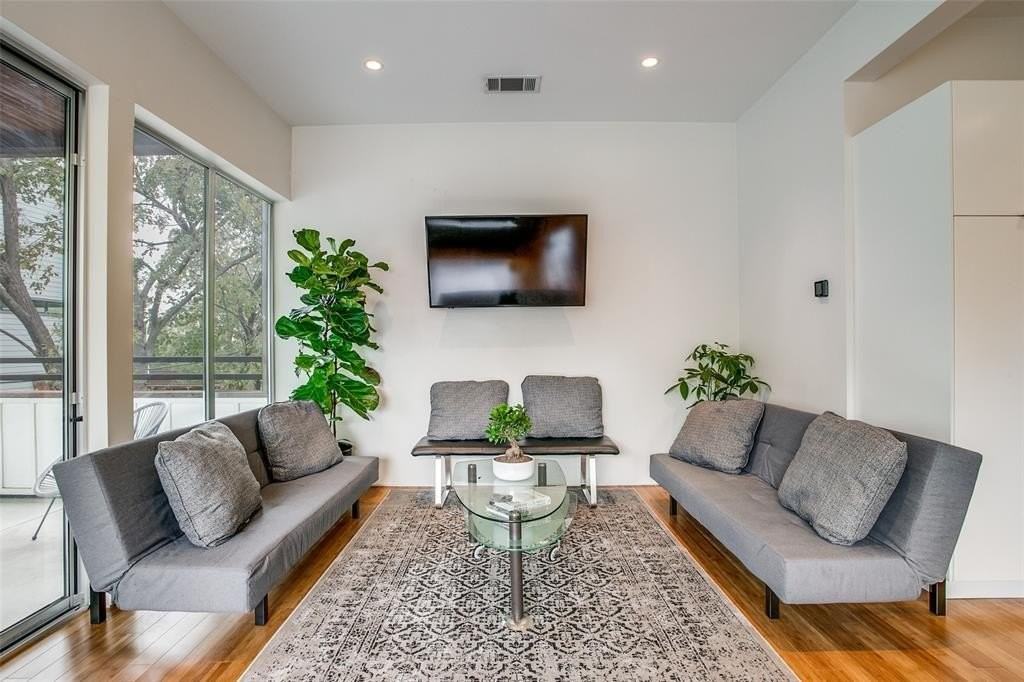 4401 Roseland Ave #A - Photo 3 of 12