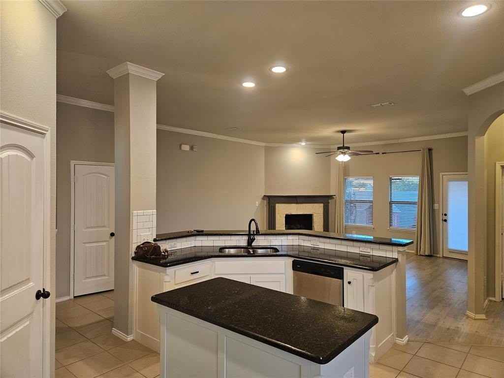 312 Portland Ct - Photo 5 of 29