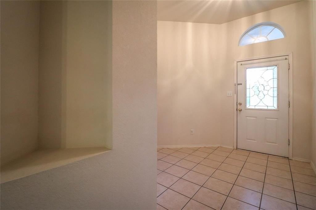 2004 Lennox Ln - Photo 3 of 14